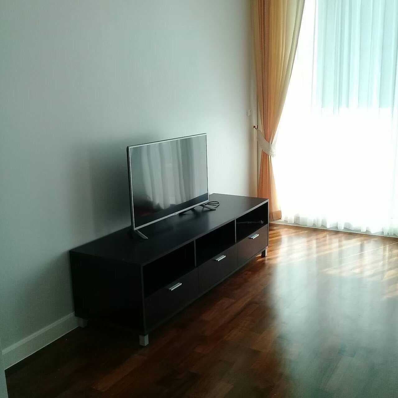 12734 – 178_living_room.jpg