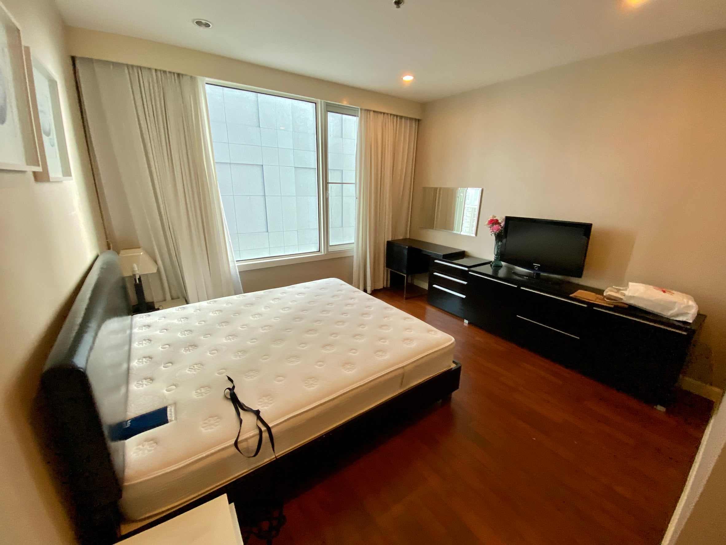 12736 – 191_living_room.jpg