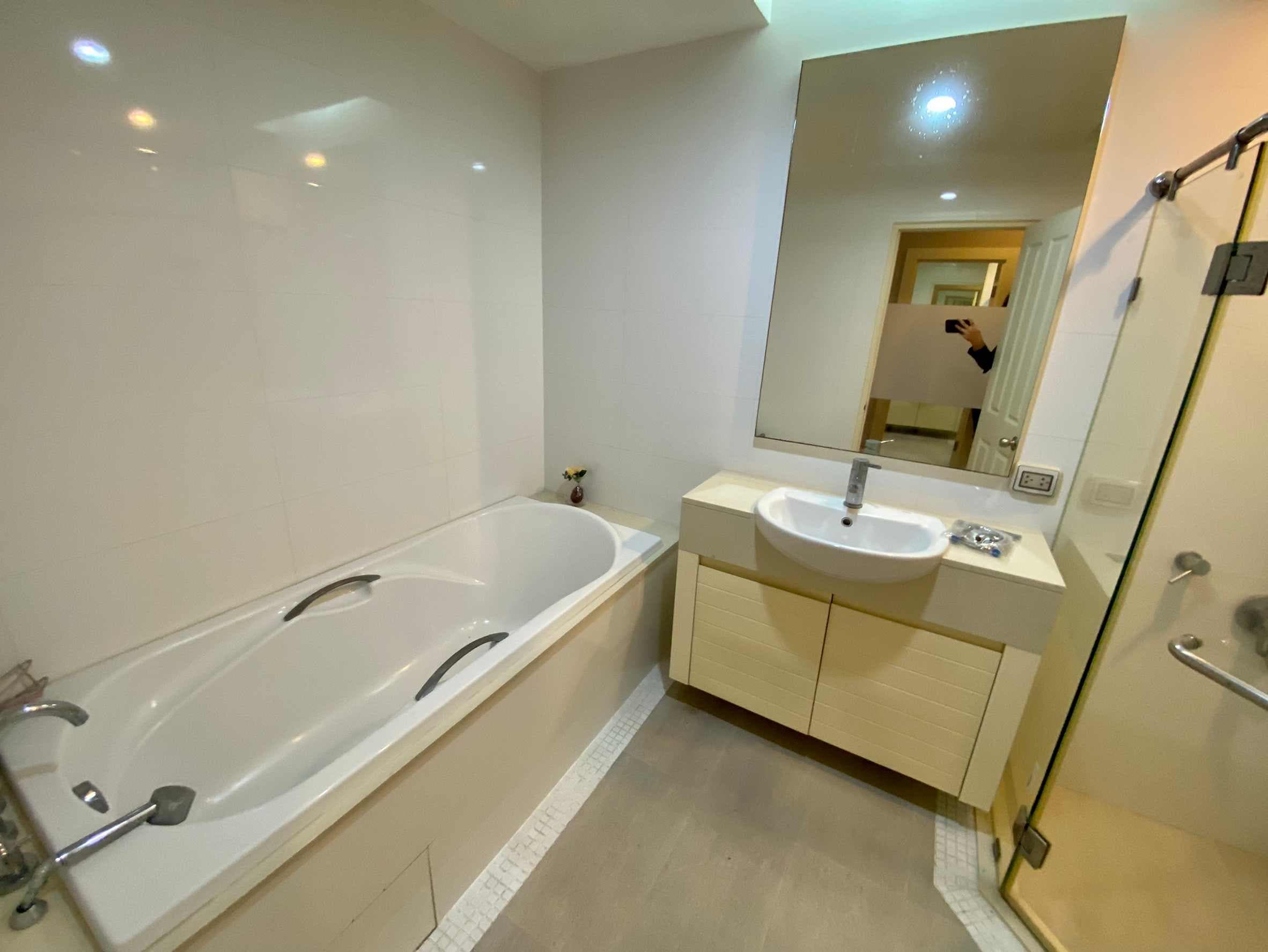 12736 – 351_bathroom.jpg