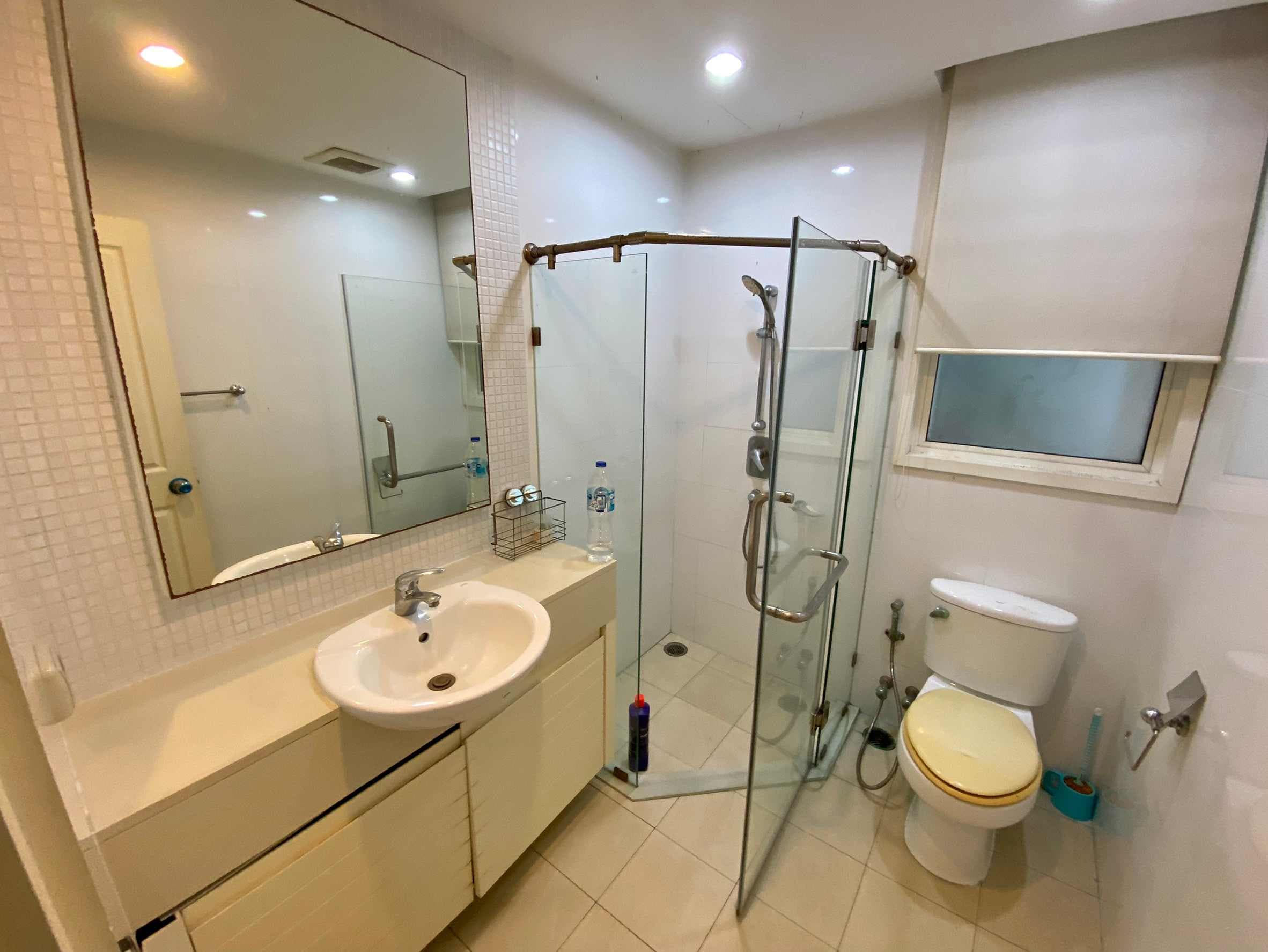 12736 – 359_bathroom.jpg