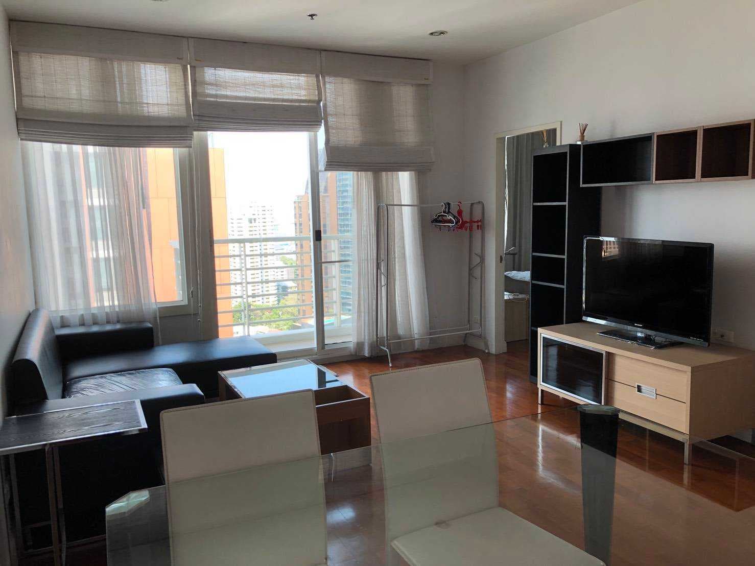 12741 – 147_living_room.jpg