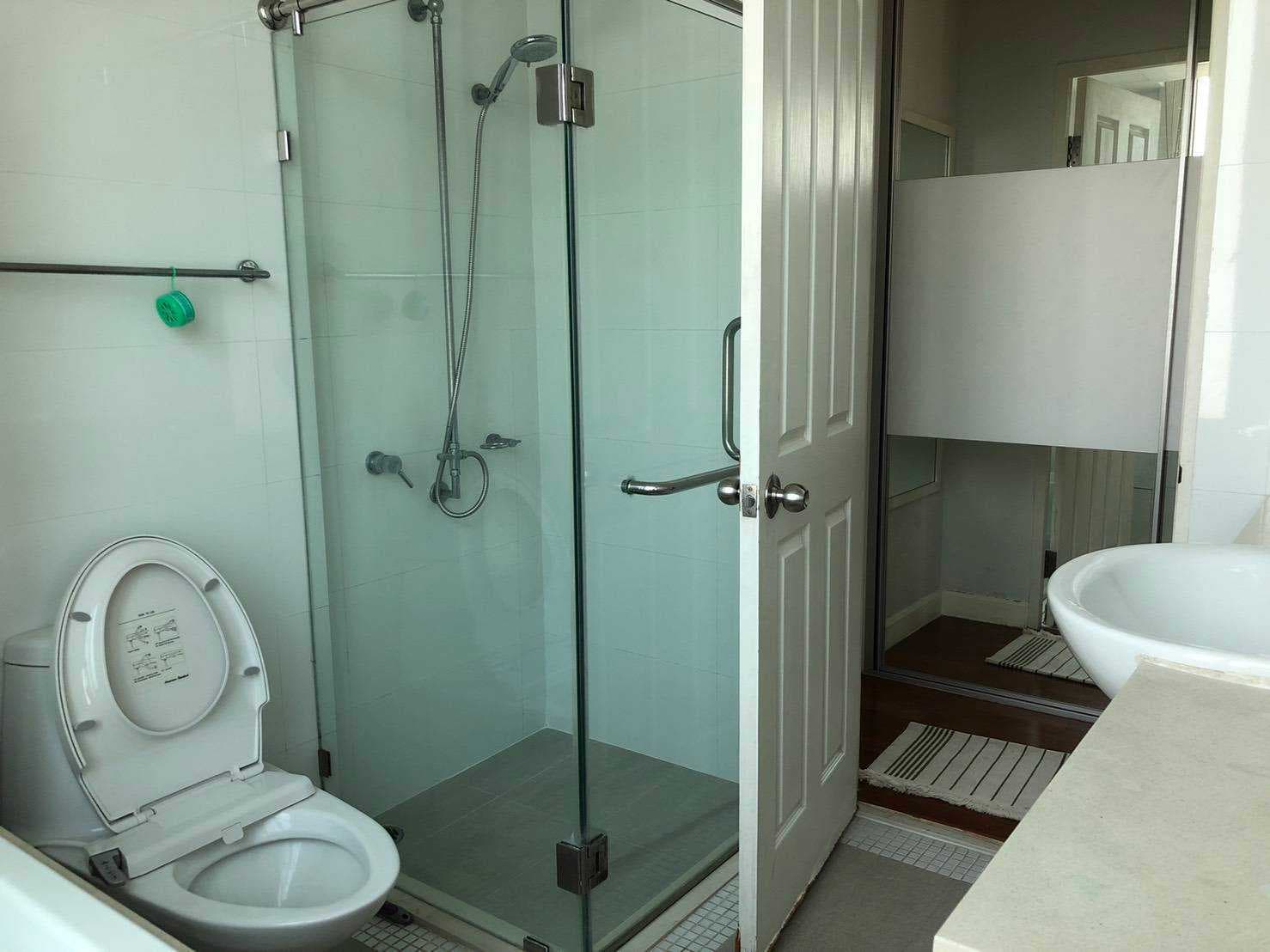 12741 – 356_bathroom.jpg