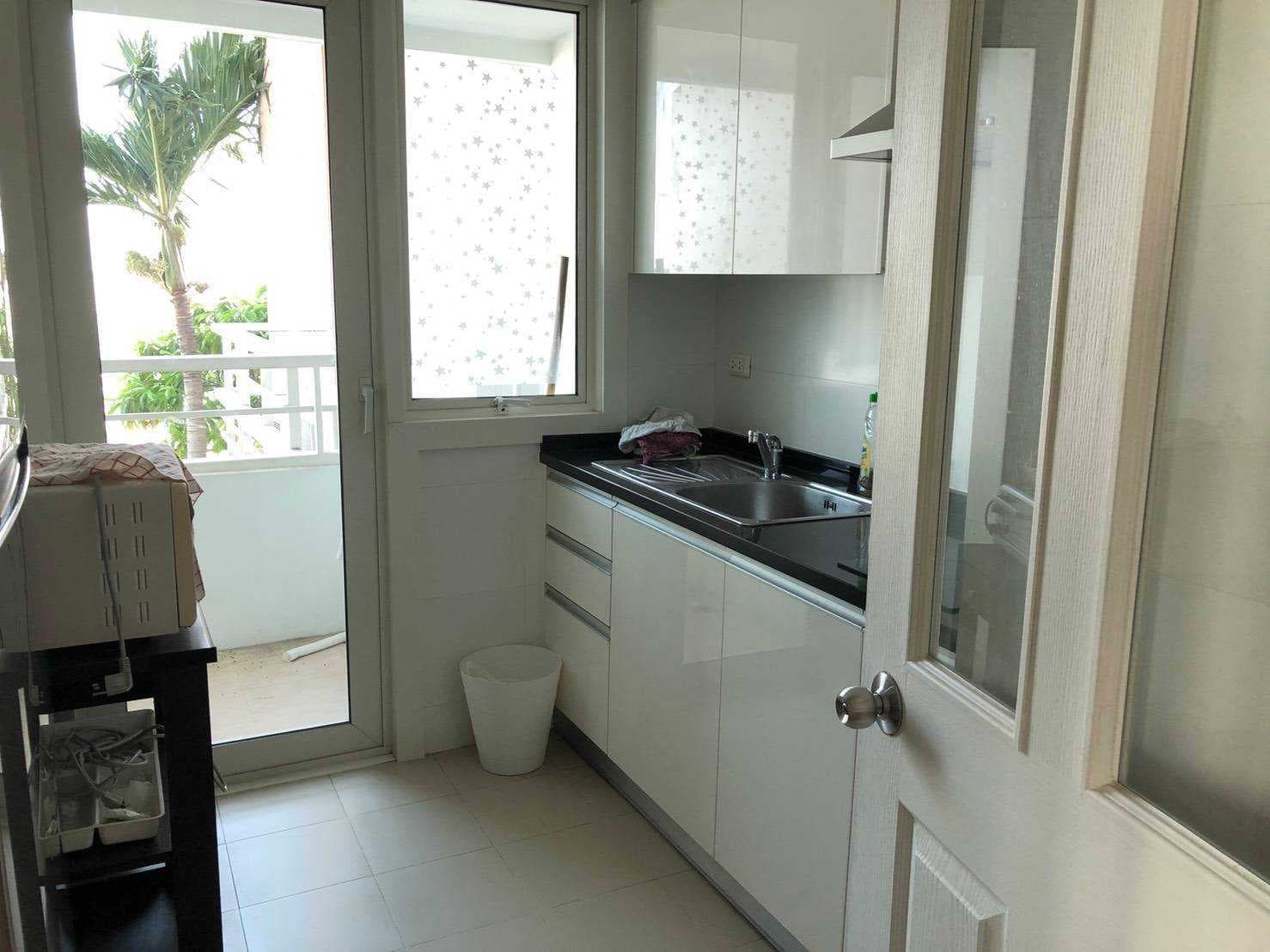 12741 – 412_kitchen.jpg