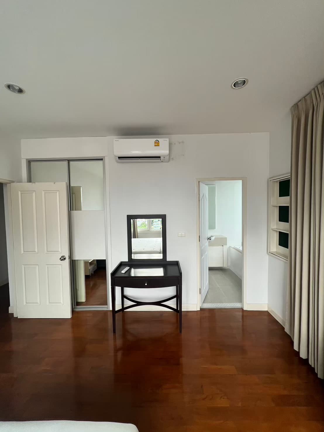 12743 – 1125_living_room.jpg