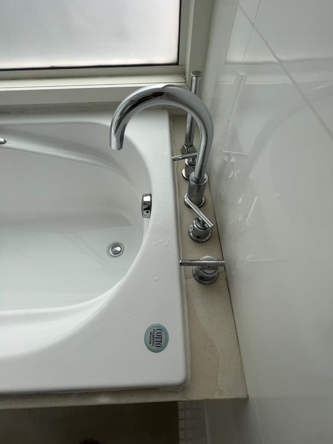 12743 – 353_bathroom.jpg