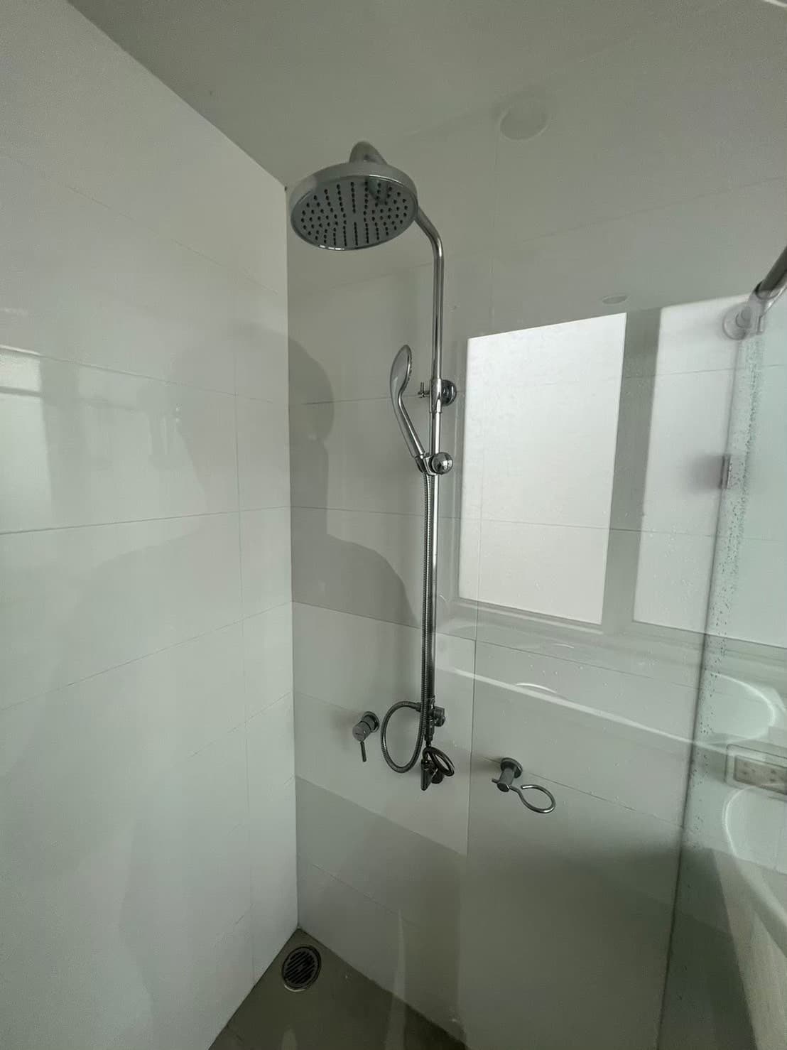 12743 – 358_bathroom.jpg