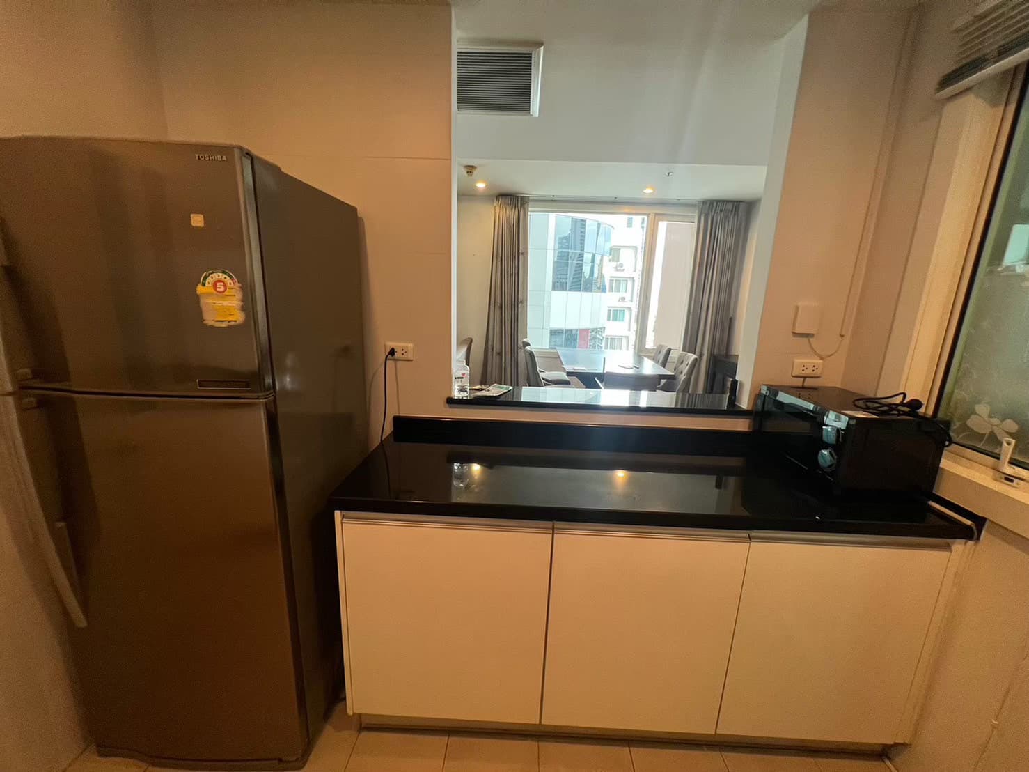 12743 – 423_kitchen.jpg