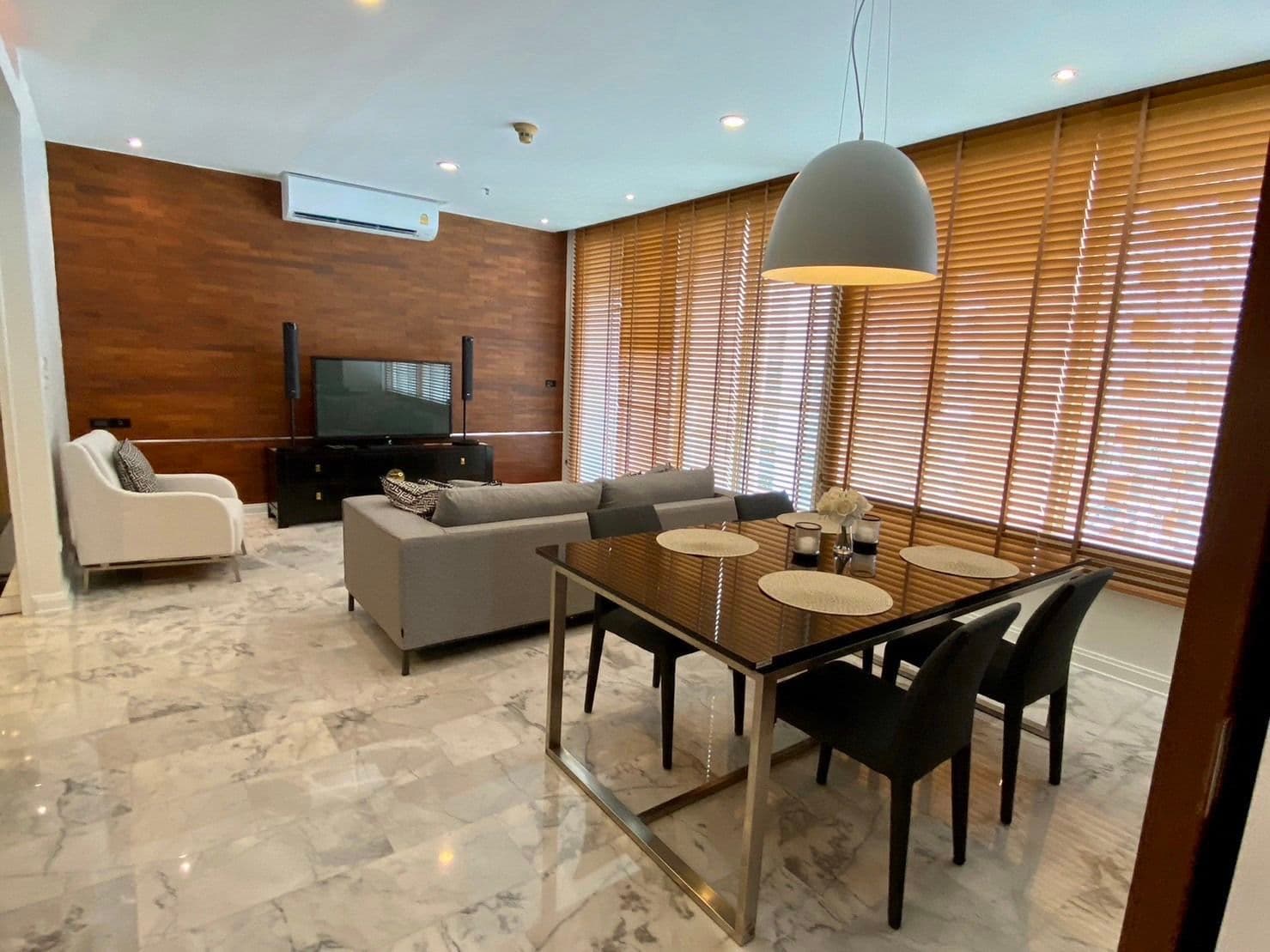 12754 – 110_living_room.jpg