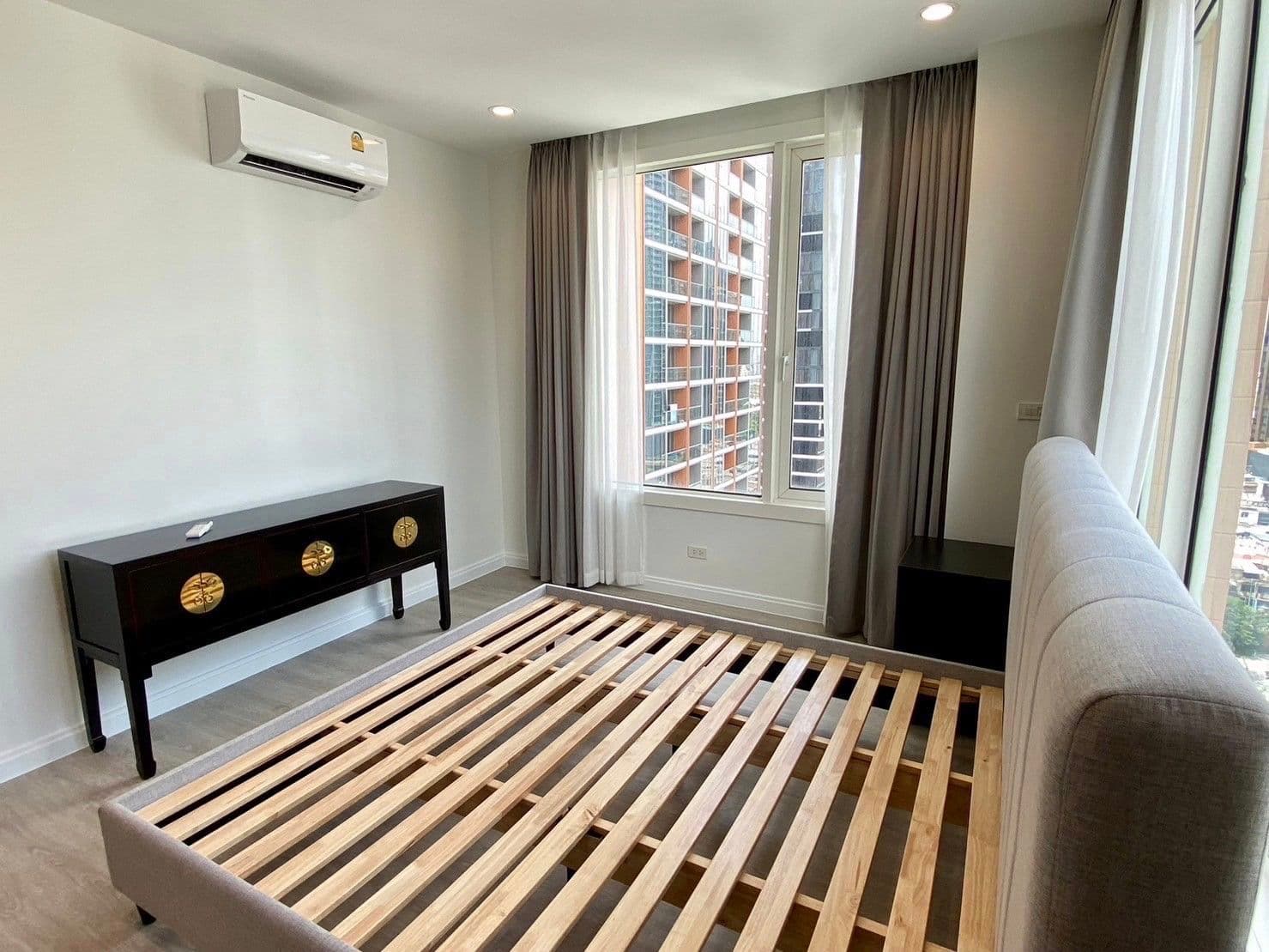 12754 – 122_living_room.jpg