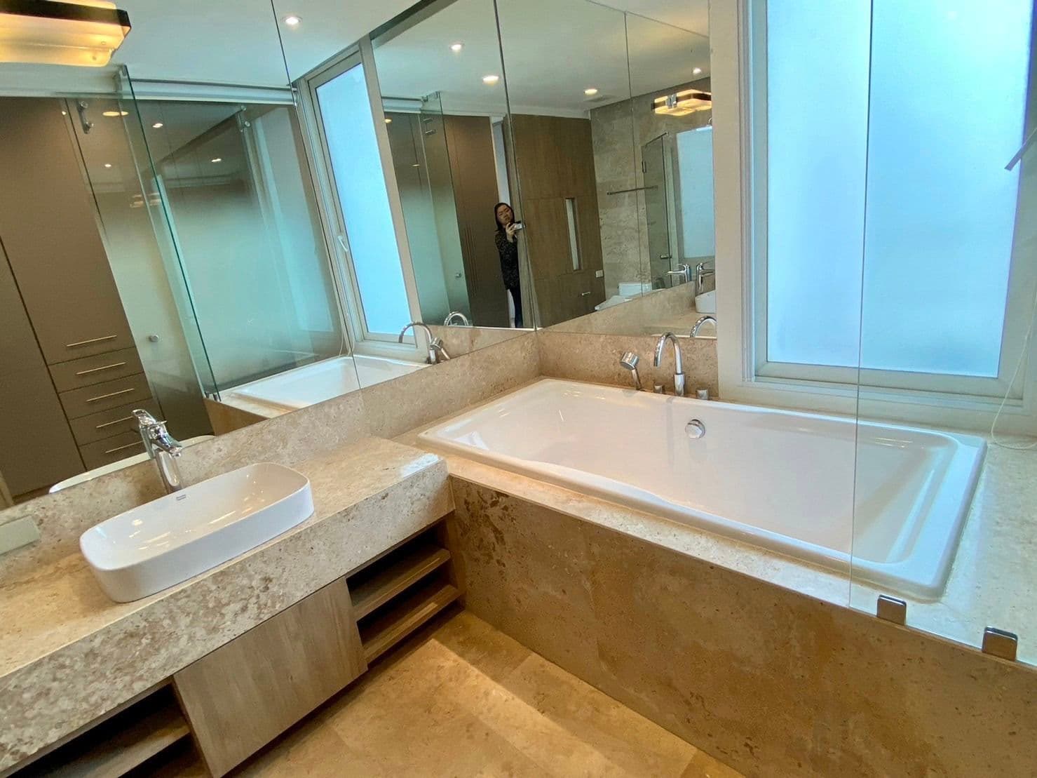 12754 – 317_bathroom.jpg