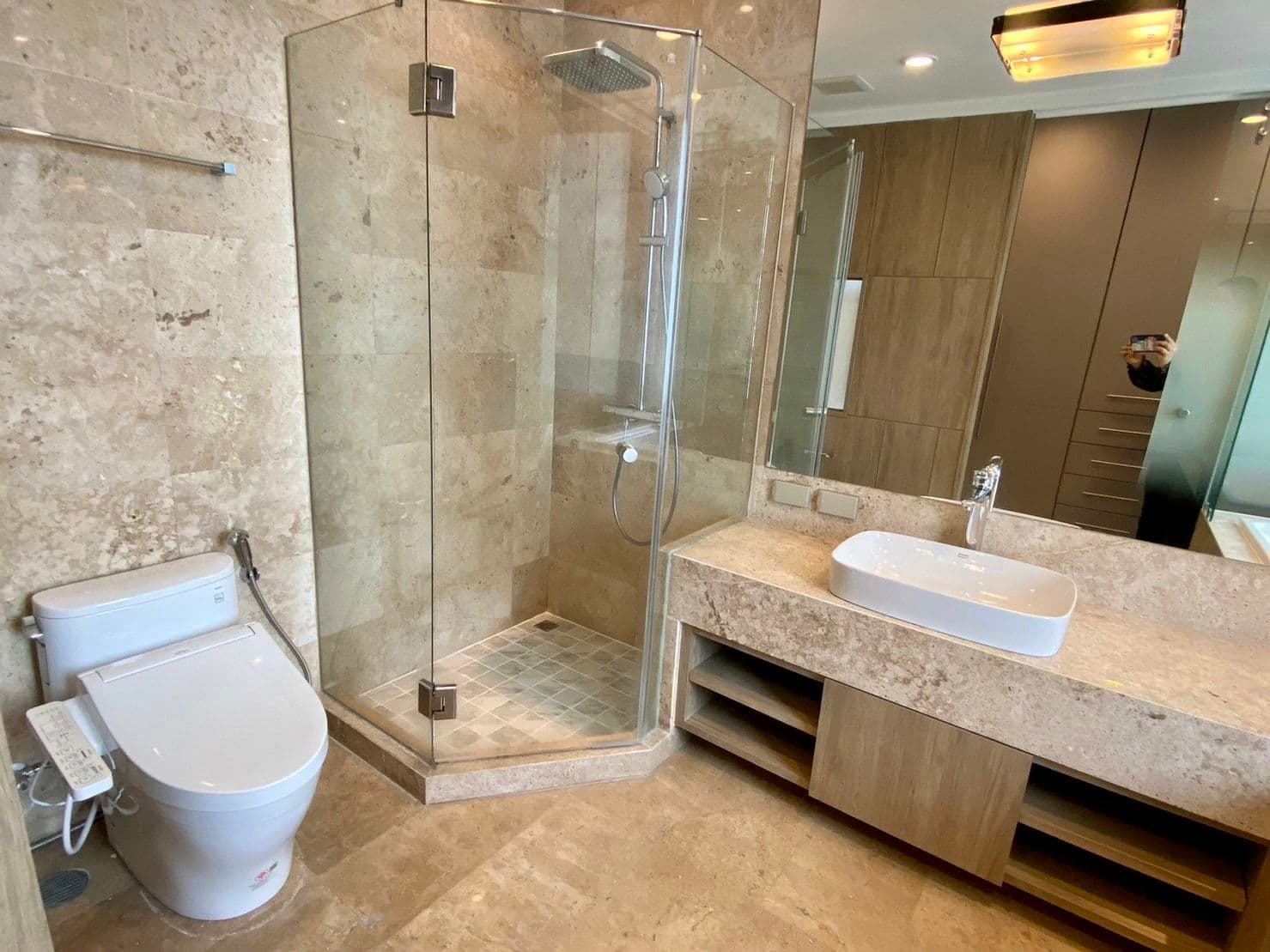 12754 – 333_bathroom.jpg