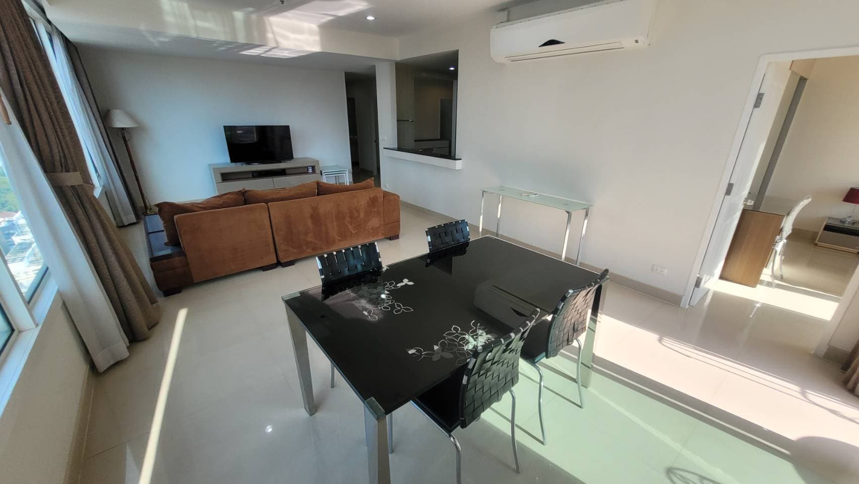 12759 – 165_living_room.jpg