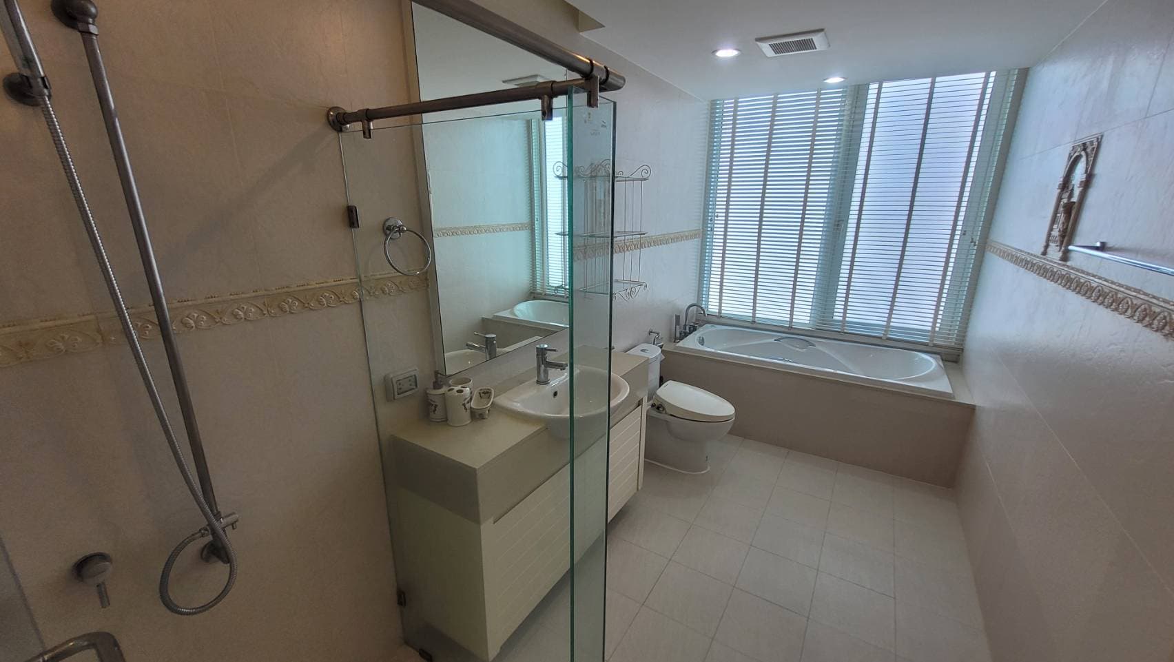 12759 – 316_bathroom.jpg