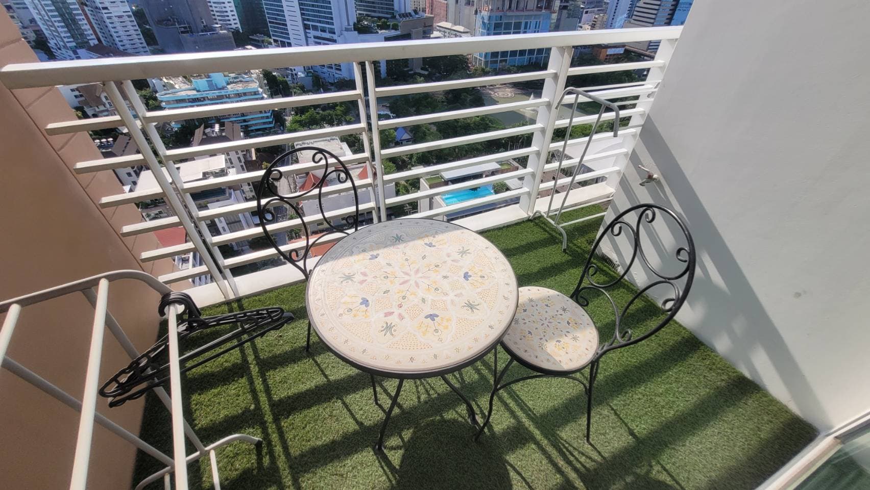 12759 – 604_terrace.jpg